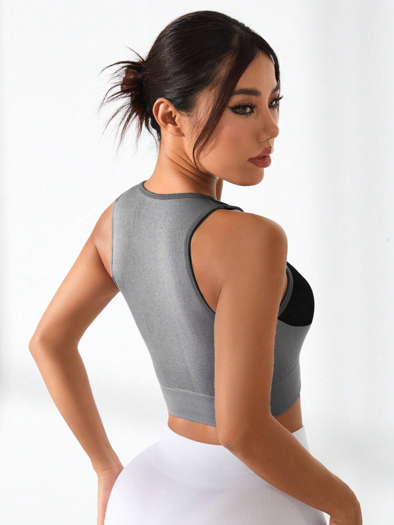 Damski top sportowy z blokami  – Tank Top Ribbed recenzja i cena